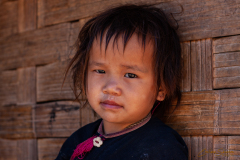 Niña Akha.