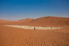 Paseando por el desierto.