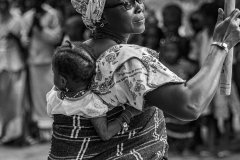 Mujer con niño.
